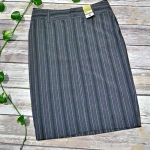 Old Navy Low Waist Sretch Skirt sz. 4